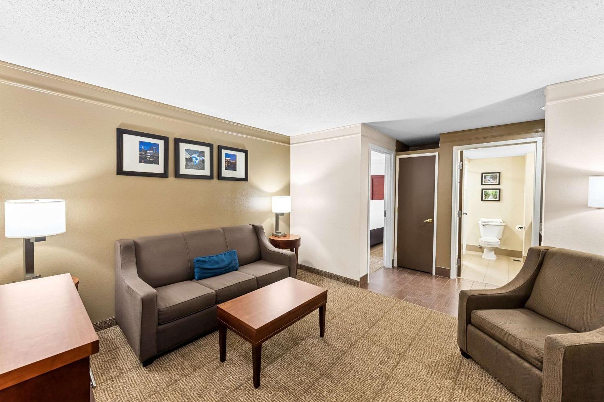 Comfort Inn & Suites Heath Exterior photo